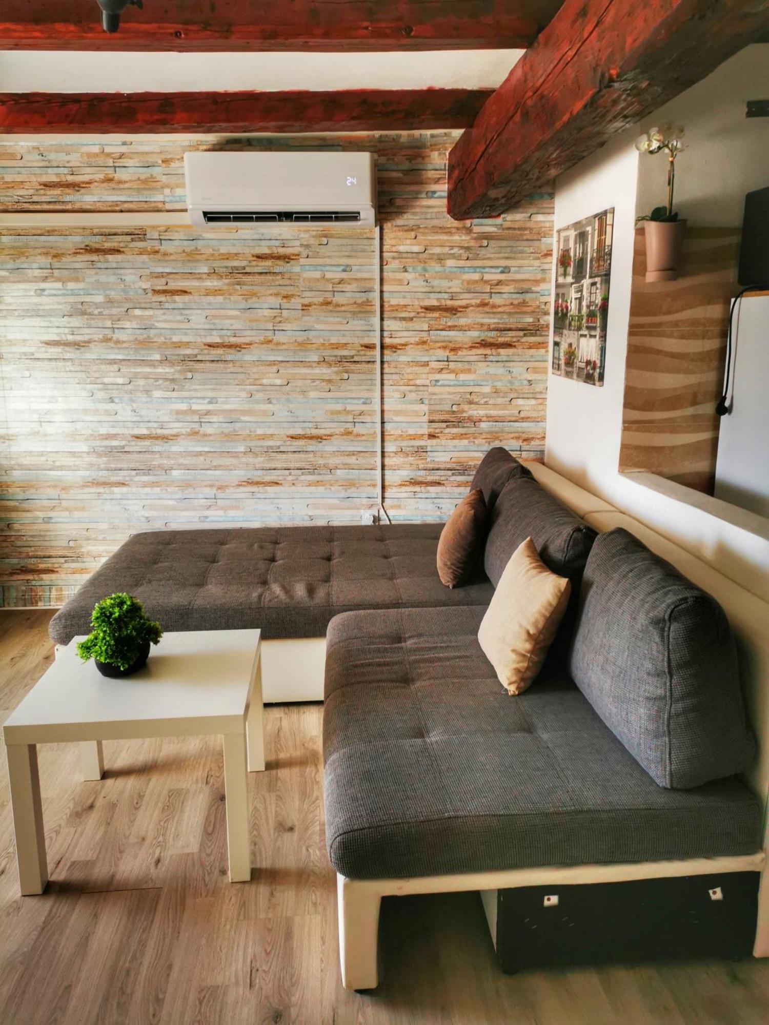 Attica Apartment Пула Экстерьер фото