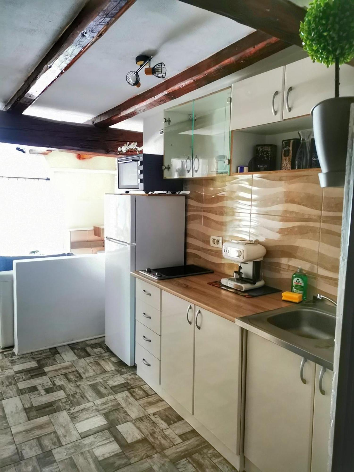Attica Apartment Пула Экстерьер фото